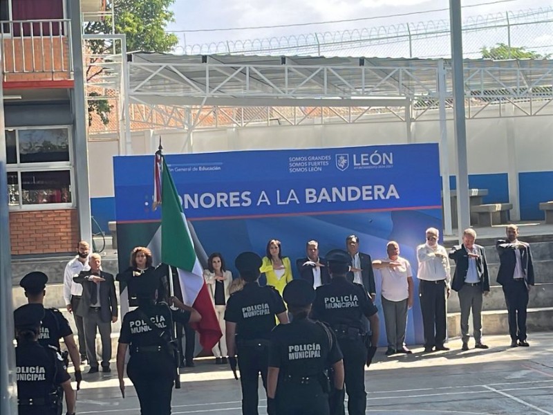 Realizan honores a la bandera en escuela primaria “Hermanos Aldama”