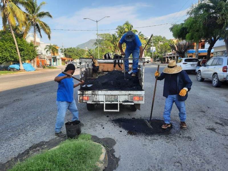 Realizan jornada de bacheo en Manzanillo