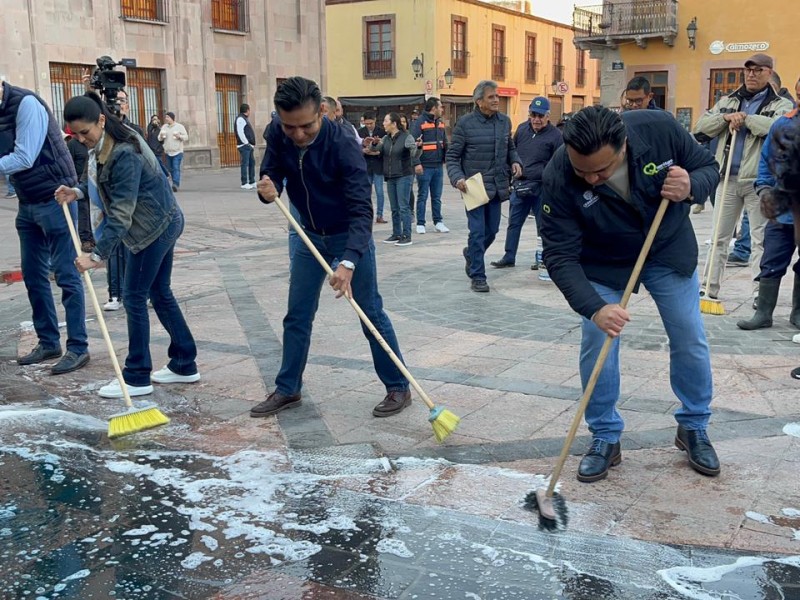 Realizan jornada de limpieza en el Centro de Querétaro