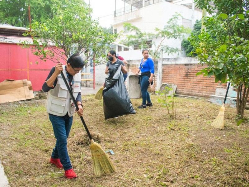 Realizan jornada de limpieza en escuela primaria de Poza Rica