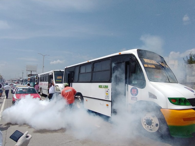 Realizan jornada de sanitización de unidades de transporte y taxis