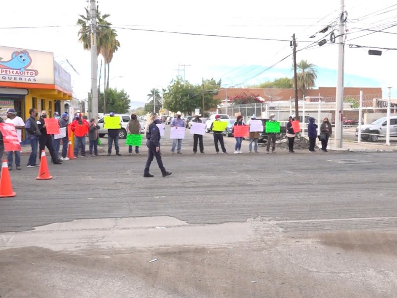 Realizan jubilados bloqueo en avenida Veracruz