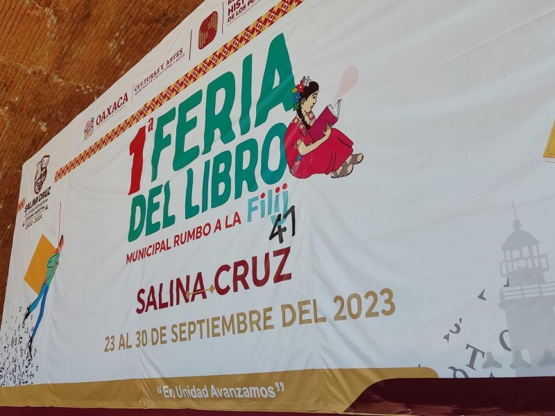 Realizan la primera feria del libro en Salina Cruz