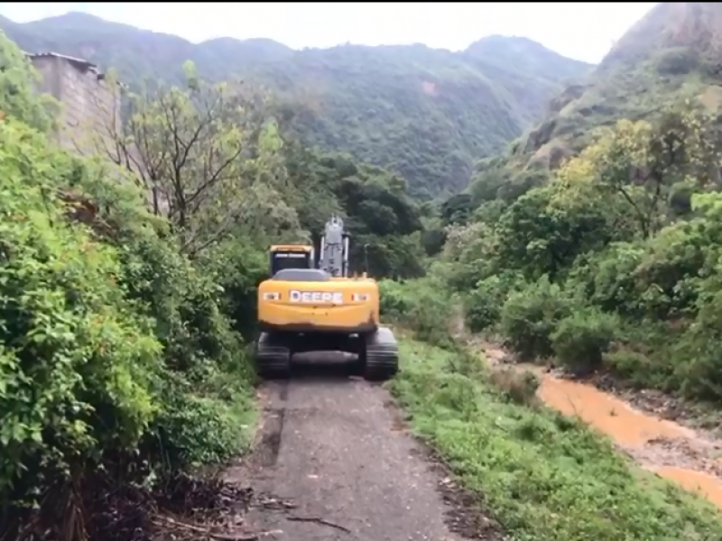 Realizan labores de desazolve en Jala para evitar inundaciones