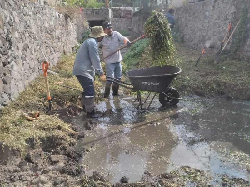 Realizan limpieza de drenes en Querétaro