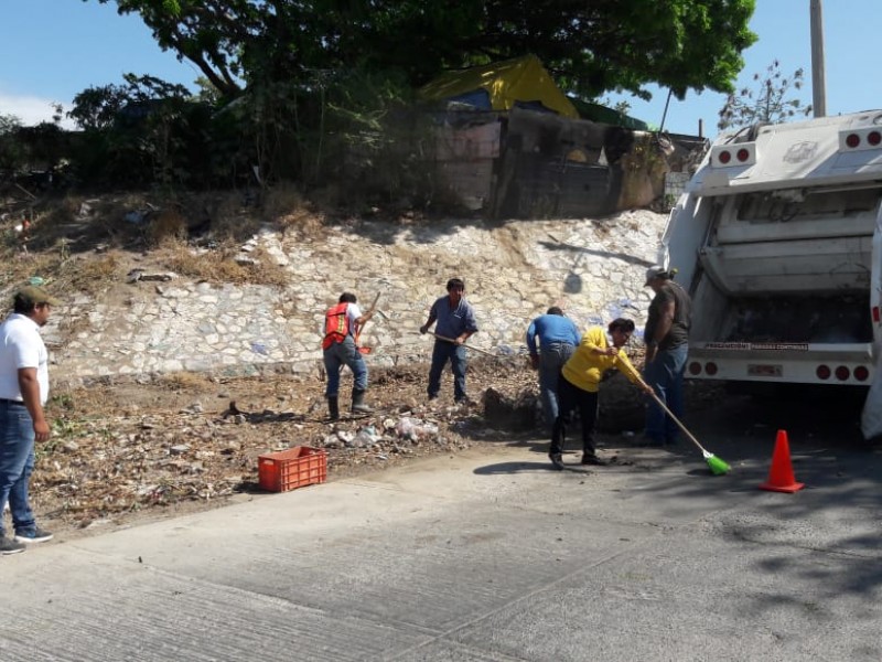 Realizan limpieza del río en Juchitán