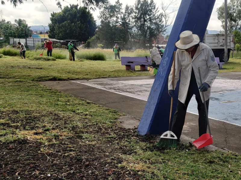 Realizan limpieza en colonias Lomas del Valle y Punhuato