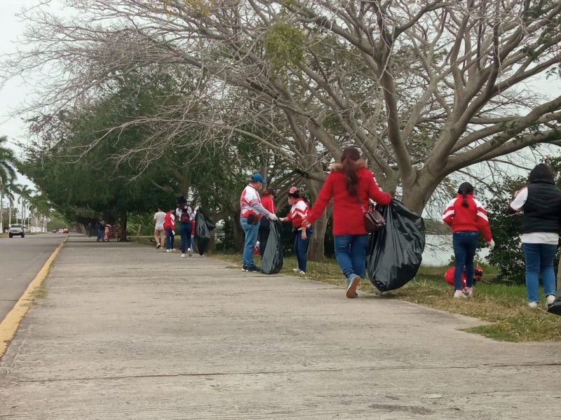 Realizan limpieza en el margen del Río Tuxpan