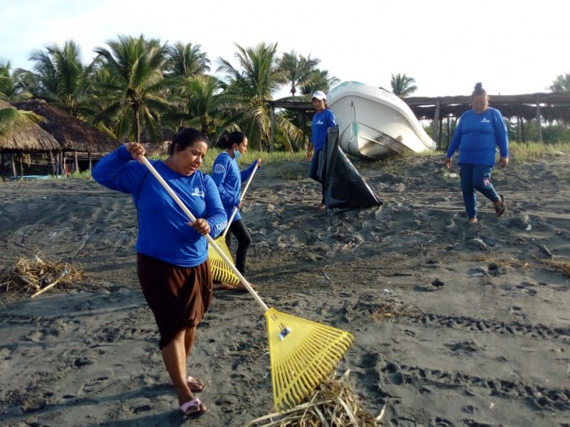 Realizan limpieza en playas de Puerto Arista