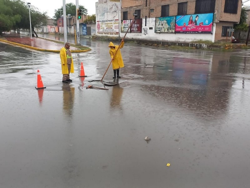 Realizan limpieza en vialidades de Torreón por lluvias