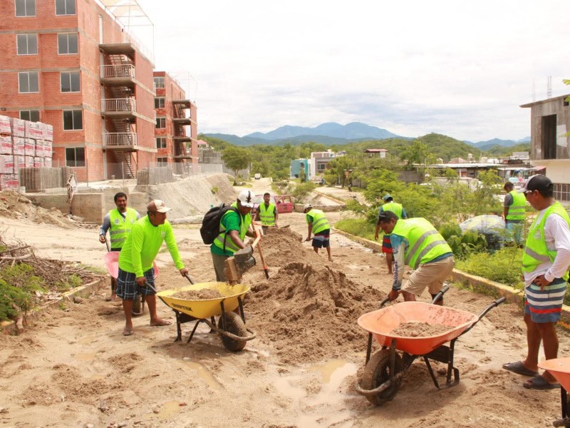 Realizan limpieza y desazolve tras el paso del Huracán Erick en Huatulco