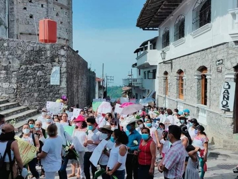 Realizan manifestación en Cuetzalan tras asesinato de menor