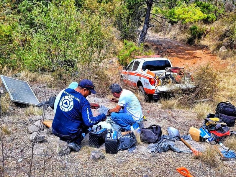 Realizan mantenimiento a estación de monitoreo del Volcán de Colima