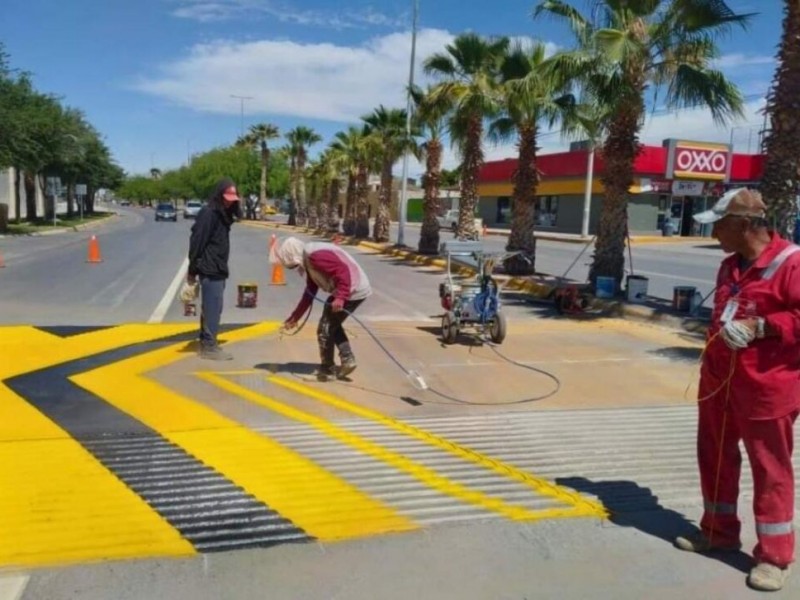 Realizan mantenimiento en vialidades de Torreón