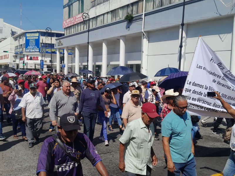 Realizan marcha contra Grupo Mas; por aumento de precios y mal servicio