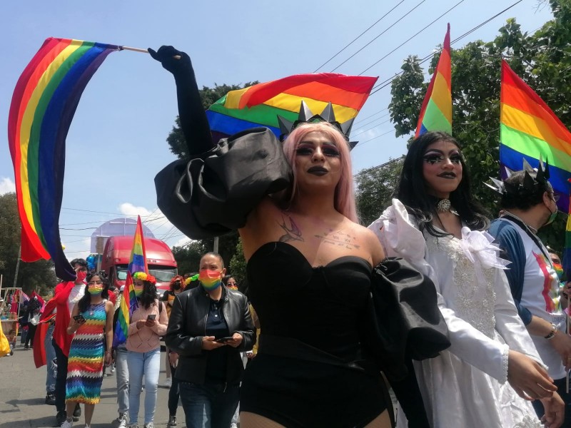 Realizan marcha del orgullo LGBTTTIQA+ en Toluca