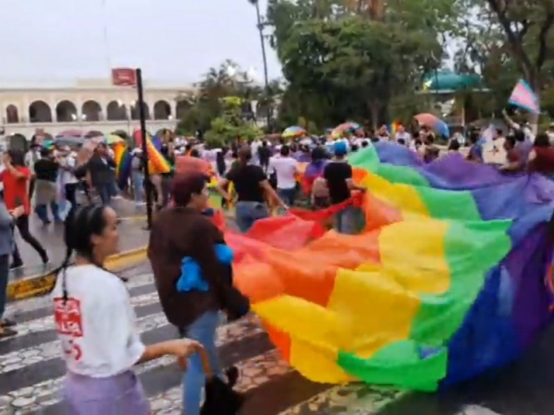 Realizan marcha del orgullo LGBTTTQ+, exigen justicia por transfeminicidio Valeria