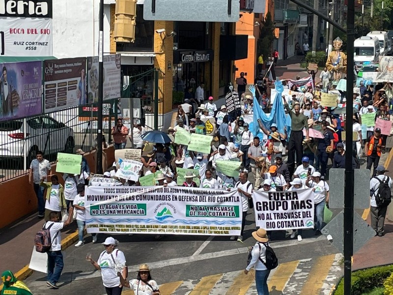 Realizan marcha en defensa del agua en Xalapa