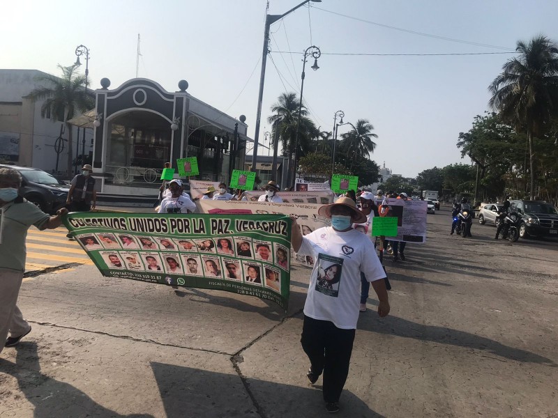 Realizan marcha en Veracruz colectivos de desaparecidos