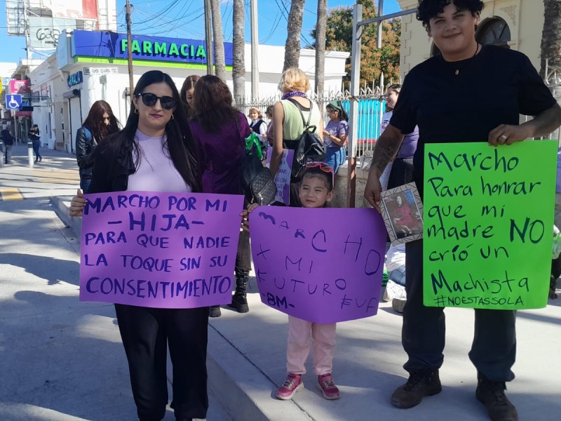 Realizan marcha Violeta en Guaymas