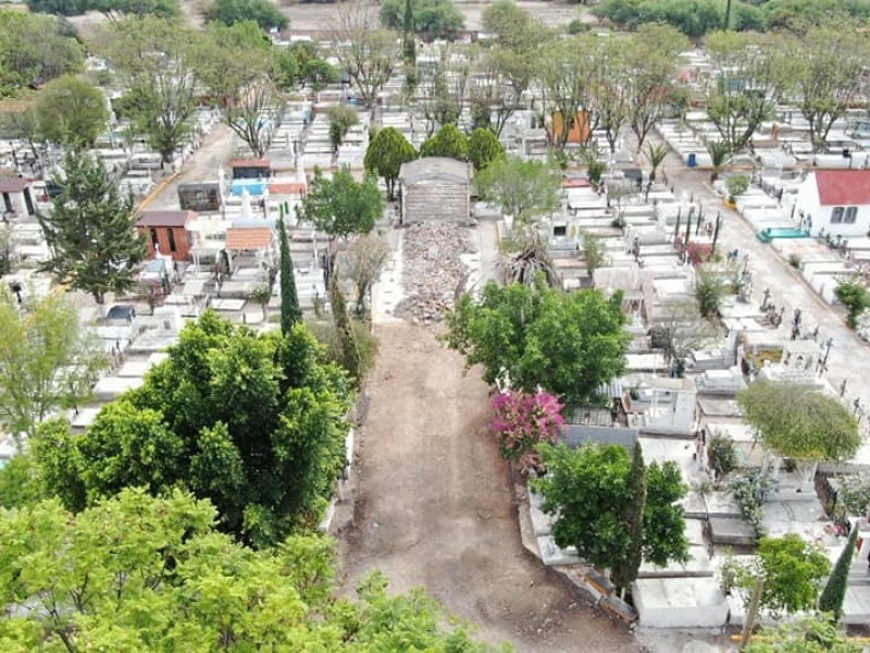 Realizan mejoramiento urbano en panteón municipal de Pedro Escobedo