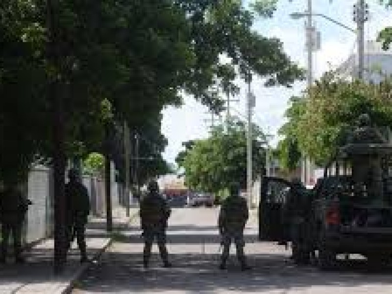 Realizan militares recorridos de vigilancia en Culiacán