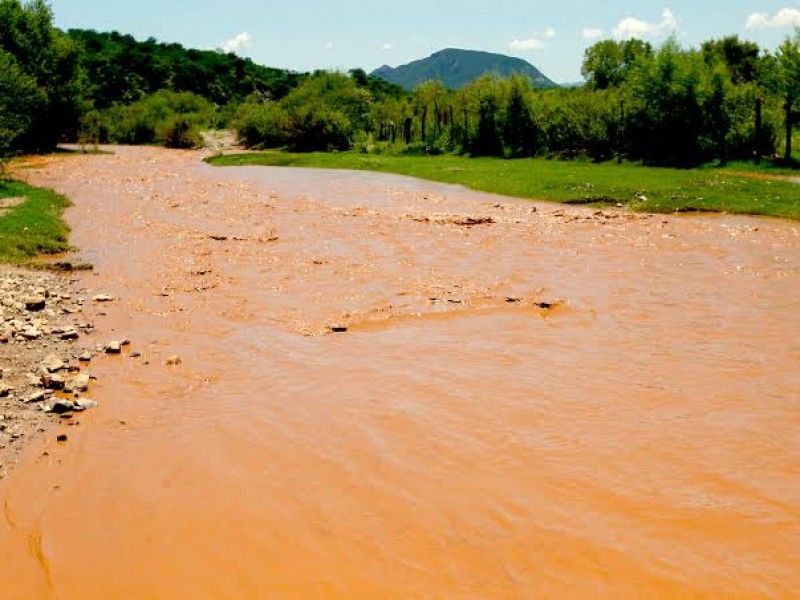 Realizan muestreos en agua, aire y suelo en Río Sonora