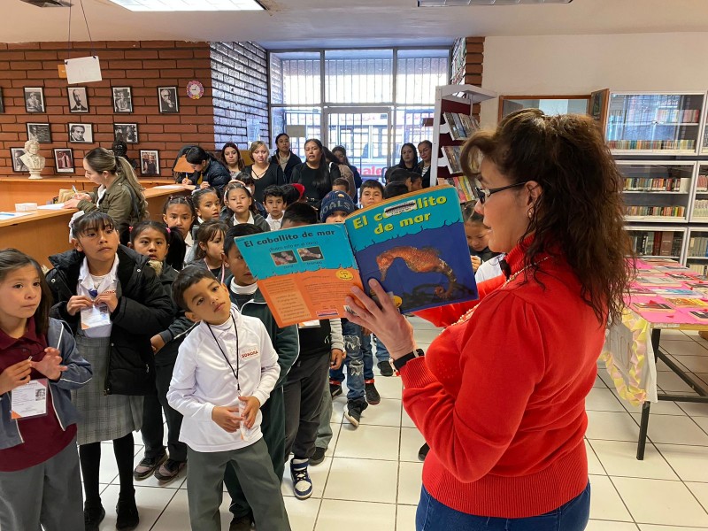 Realizan niños recorrido por la lectura y las artes plásticas