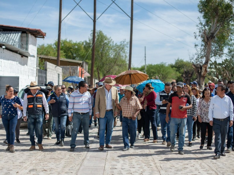 Realizan obras de alumbrado y urbanización en El Marqués