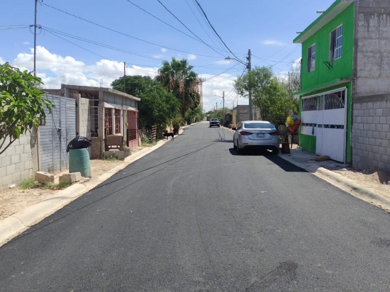 Realizan obras de pavimentación en ejidos de Torreón.