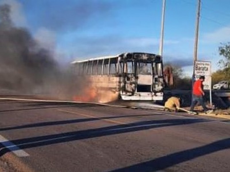 Realizan operativo de búsqueda de responsables de incendio de camiones