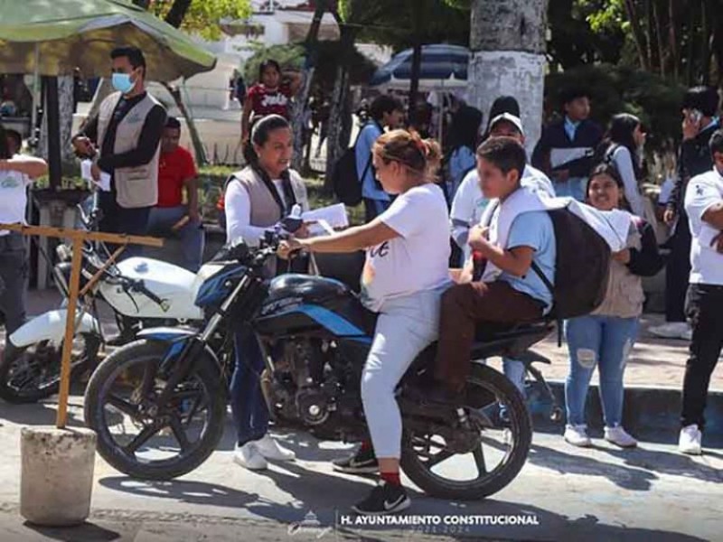 Realizan operativo de concientización “Ponte Atento, Ponte el Casco”.