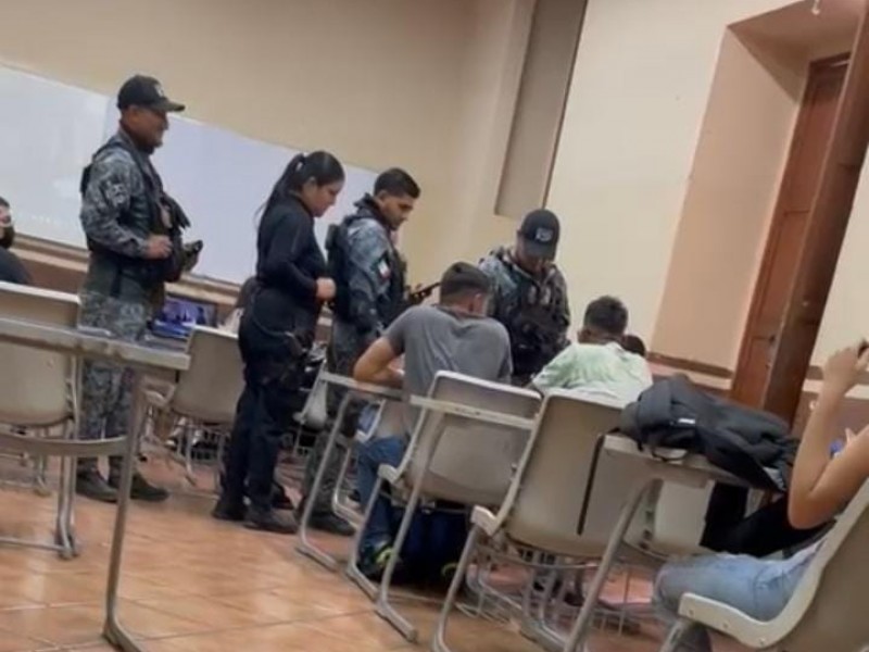 Realizan operativo de inspección en la Prepa 2 en Morelia