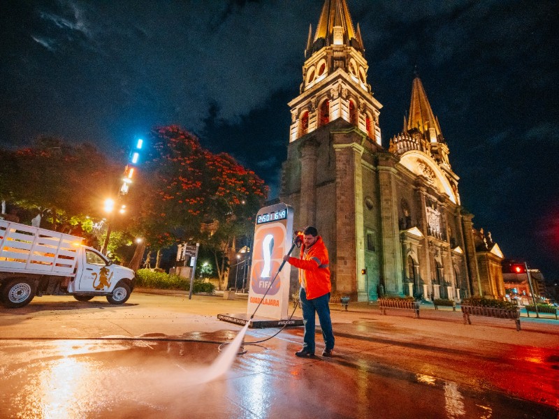 Realizan operativo de limpieza nocturna del Centro Histórico previo a la Romería