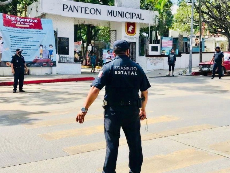 Realizan operativos en panteones previo a Día de Muertos