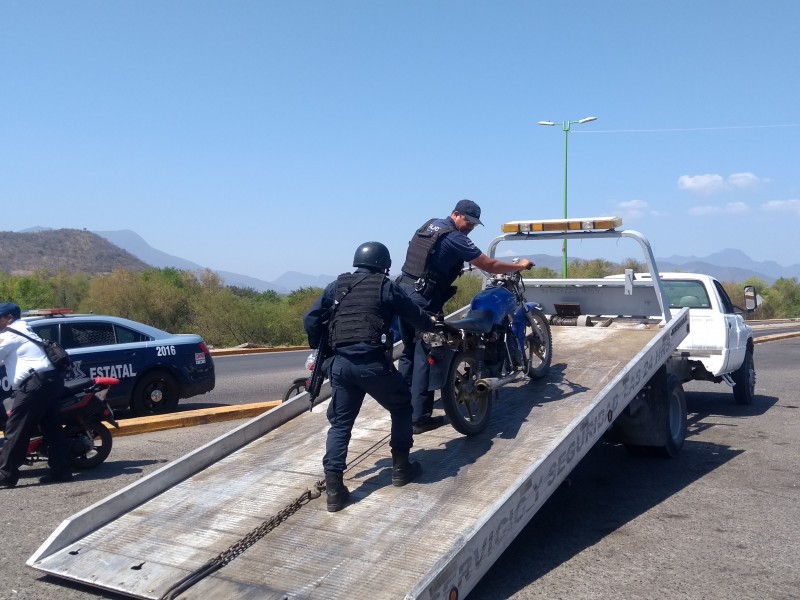 Realizan operativos para detener vehículos irregulares en Tehuantepec