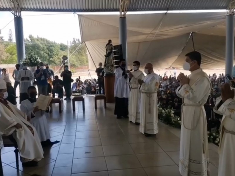 Realizan ordenación a 4 sacerdotes y 4 diáconos