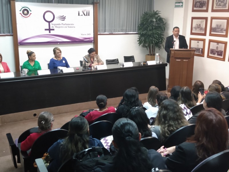 Realizan Parlamento de Mujeres