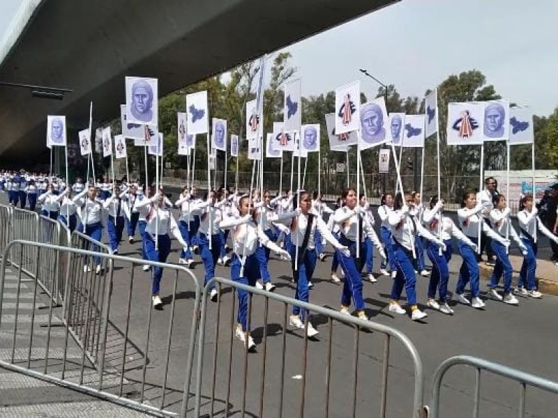 Realizan pase de revista a alumnos que participarán en desfile