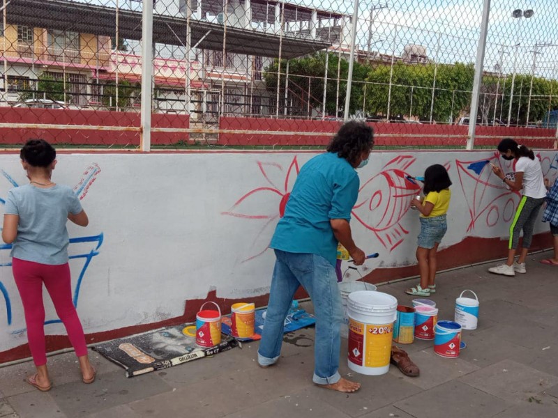Realizan pinta de murales artístico en El Espinal, Oaxaca