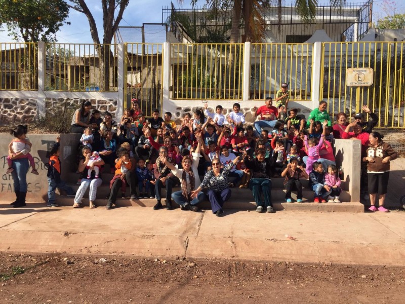 Realizan posada a niños de la Bicentenario