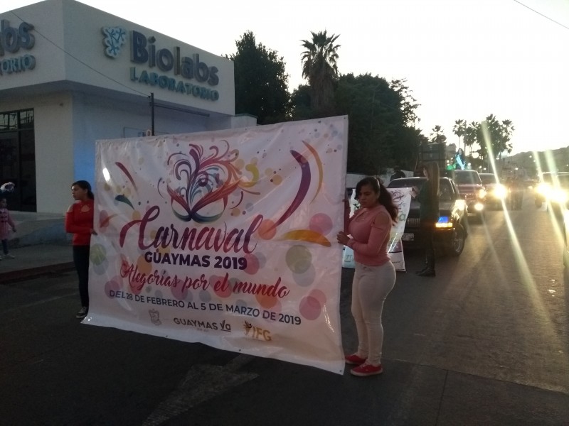 Realizan primera manifestación candidatos de carnaval de Guaymas