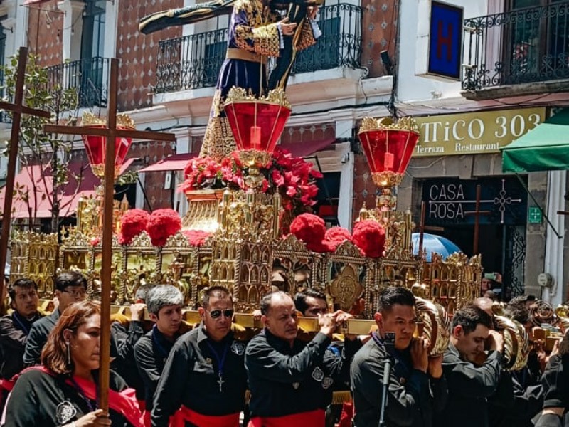 Realizan procesión de viernes santo en Puebla