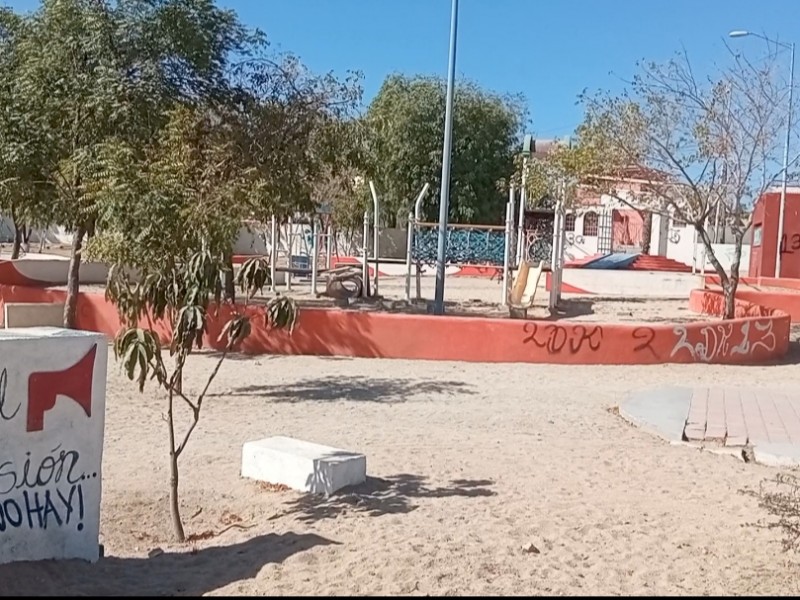 Realizan programas de rehabilitación de parques en CSL