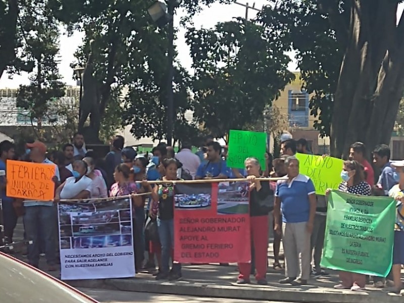Realizan protesta trabajadores de feria  en Oaxaca