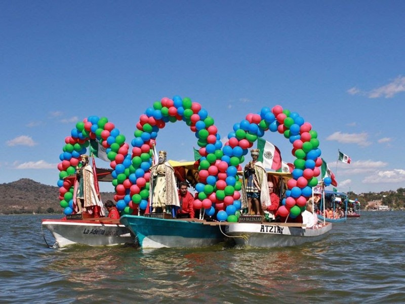 Realizan recorrido de Reyes Magos en laguna de Cajititlán