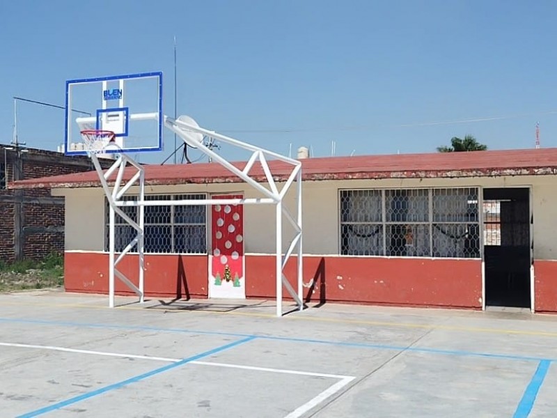 Realizan rehabilitación de escuela en Zamora
