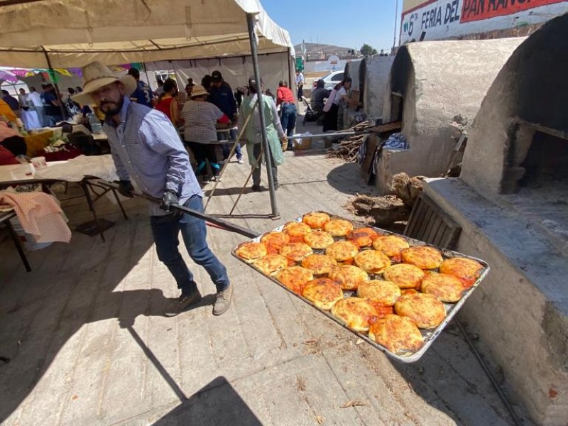 Realizan sexta feria del pan ranchero y el condoche