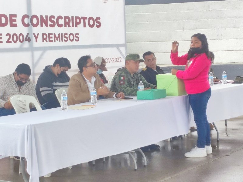 Realizan sorteo del SMN clase 2004 en Tuxpan