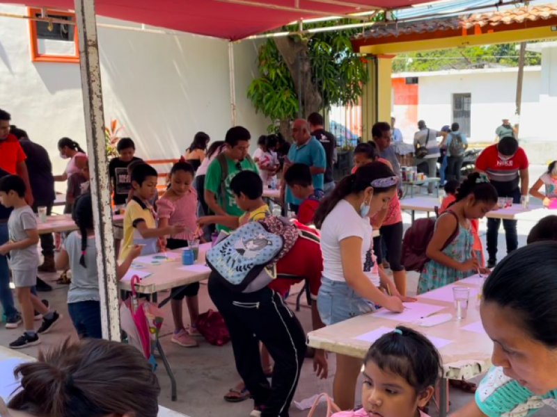 Realizan taller de artes con niños de Juchitán